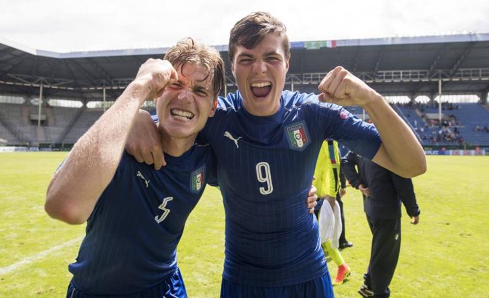 Romagna (numero 5) e Favilli (9), compagni di squadra nella Juventus Primavera. Getty Images